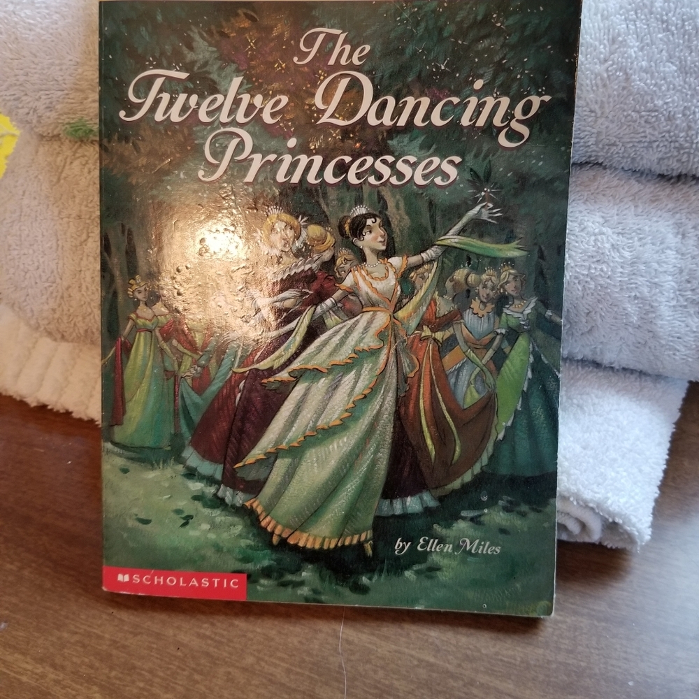 The Twelve Dancing Princesses 📚 book